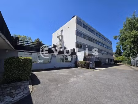 location bureaux 18 m² à 664 m²