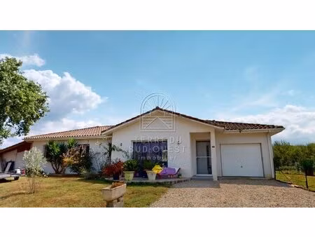 maison récente 4 chambres sur 1 364 m² de terrain
