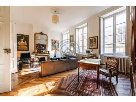 toulouse – rue tolosane - au cœur d’un hôtel particulier d’exception  un appartement de...