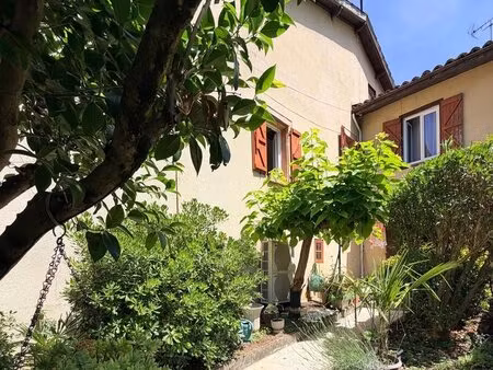 maison centre-ville avec jardin et garage