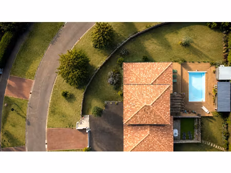 villa plain-pied avec piscine  proche plages et golfs.