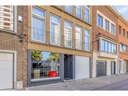 commercieel te koop in wilrijk met 2 slaapkamers