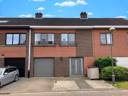 huis te koop in zwijndrecht met 3 slaapkamers