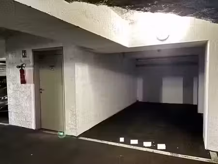 place dans un garage collectif de 0 pièces principales