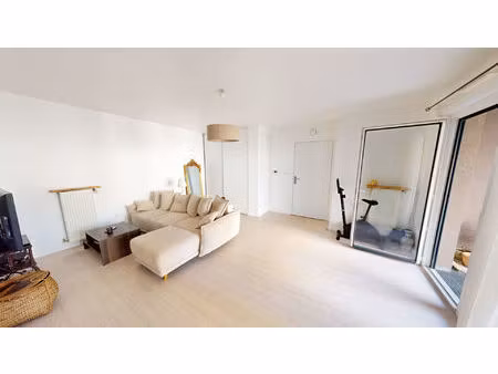 bel appartement t3 64 1 m² avec balcon ? bbc à ivry-sur-seine