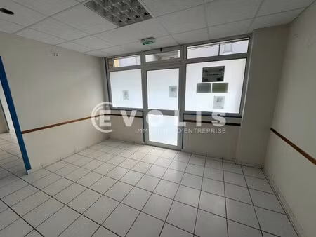 location commerce roissy en brie 77680 130m²