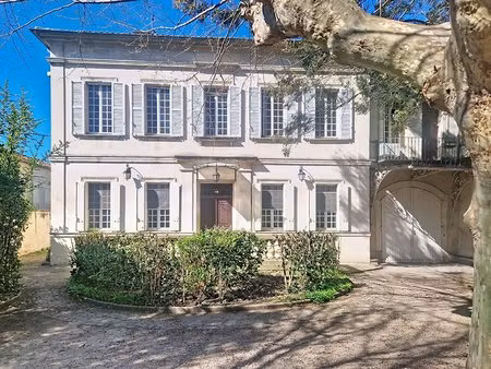demeure de prestige avignon 9 pièce(s) 265 m2 plus garage et dépendances sur 1530 m² de...