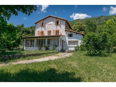 maison pleine de charme  sur 700m2 de terrain.