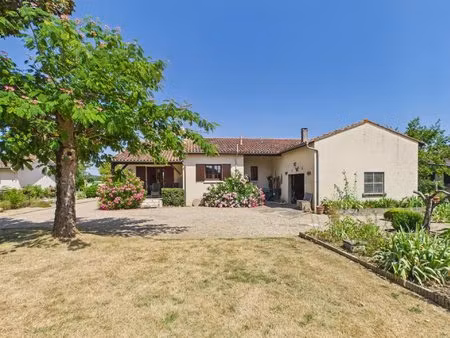 jolie maison de plain-pied avec 3 chambres et garage