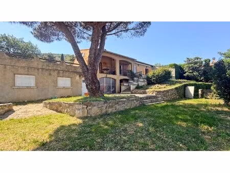 maison de 135 m3 hab + 80 m2 annexes sur parcelle de 900 m2