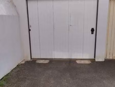vente garage et parking aux sables-d'olonne (85100) : à vendre / 12m² les sables-d'olonne