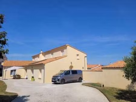 vente maison à la roche-sur-yon (85000) : à vendre / 205m² la roche-sur-yon