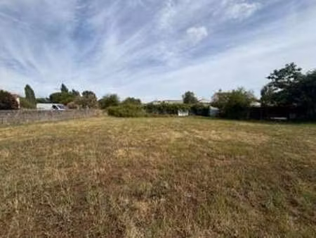 vente terrain à saint-michel-en-l'herm (85580) : à vendre / 697m² saint-michel-en-l'herm