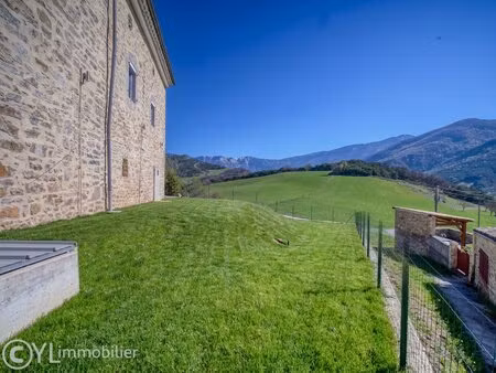 maison en pierre vue dominante