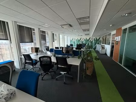 location bureaux 100 m² à 834 m²