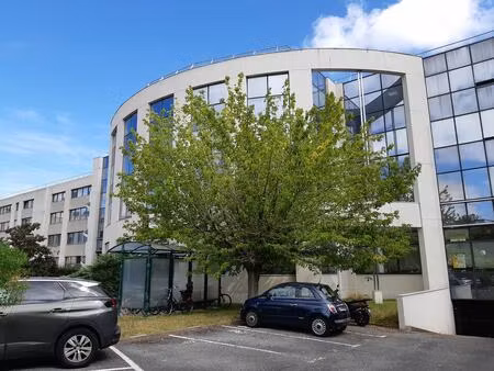 location bureaux 136 m² à 2 116 m²