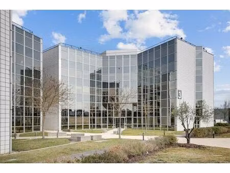 location bureaux 49 m² à 2 433 m²