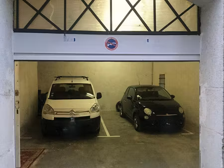 location parking 45 m² à narbonne (11100)  300 €
