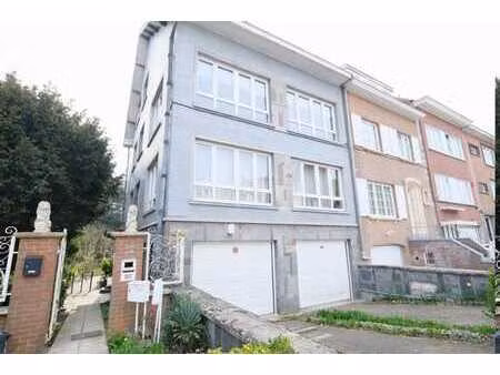appartement 3ch rénové peu de charges et peb améliorable !!