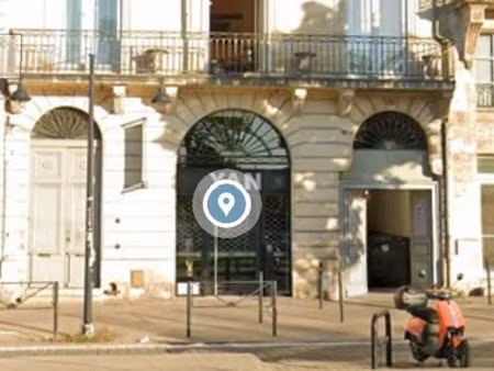 location commerce 63 m²