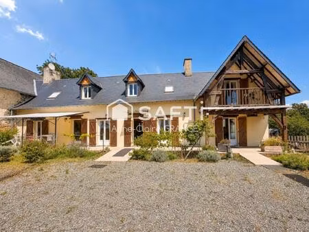 niché au cœur d'un hameau paisible