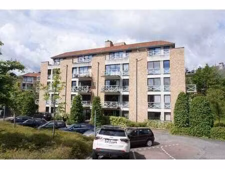 instapklaar en rustig gelegen appartement met garagebox