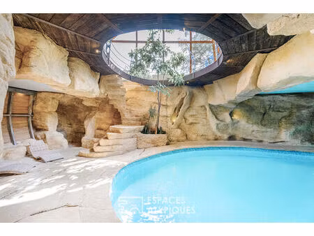 « l'inattendue » aux portes du vexin: une maison spectaculaire et sa piscine intérieure.