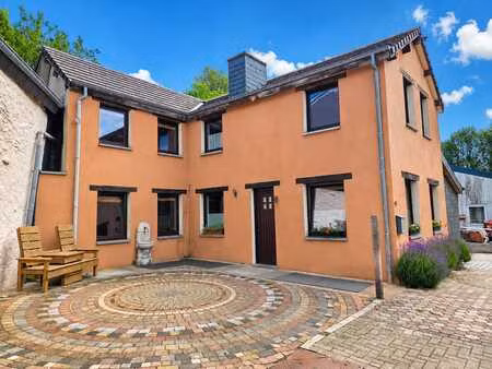 sympathique maison offrant un beau potentiel d'affectation