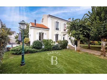 maison de luxe à vendre dans le quartier champignol