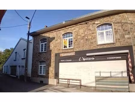 maison avec une petite surface commerciale