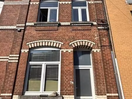 bonne et spacieuse maison rénovée sur les 2/3 (à parachever)