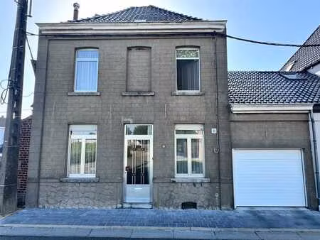 charmante maison 2 chambres avec garage au cœur de frasnes.