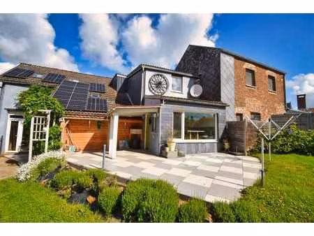 ? maison 3 façades avec jardin  garage et beau potentiel !