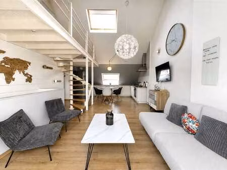 jambes : spacieux duplex 2 chambres