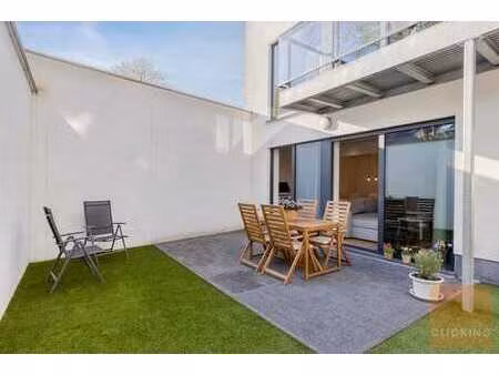 charmant appartement avec terrasse et petit jardin