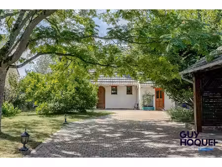 maison familiale de 170 m² et 1200 m² de terrain avec piscine et dépendance à vendre à réa
