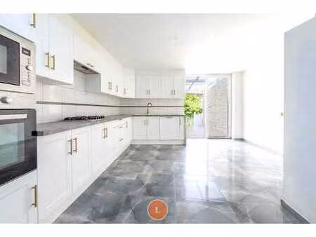 instapklare gezinswoning met 4 slaapkamers en tuin