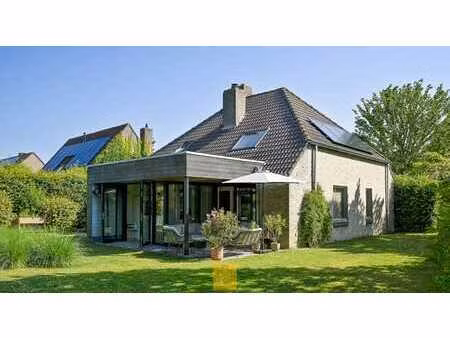klassiek-moderne villa met garage en sublieme zongerichte...