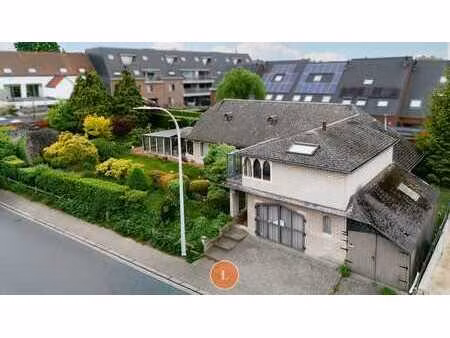 karaktervolle te renoveren villa op 763m²