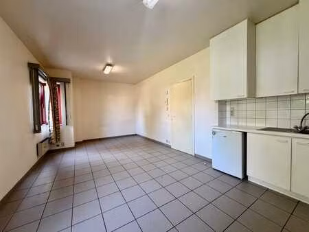 studio à louer - idéalement situé