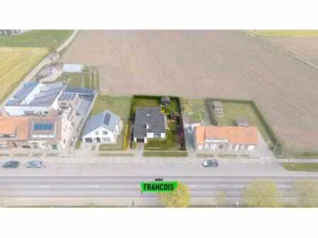 bungalow à rénover avec grand jardin à boezinge
