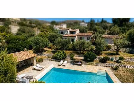 villa avec piscine et terrasse tourrettes-sur-loup (06)