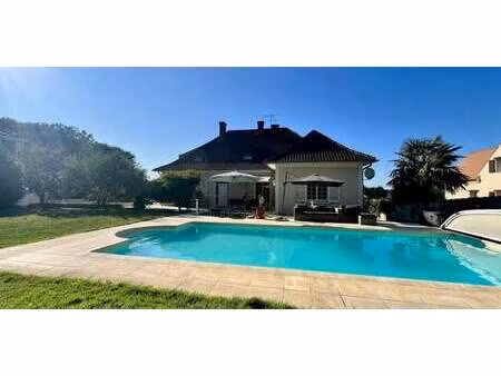 villa avec piscine et terrasse chessy (77)