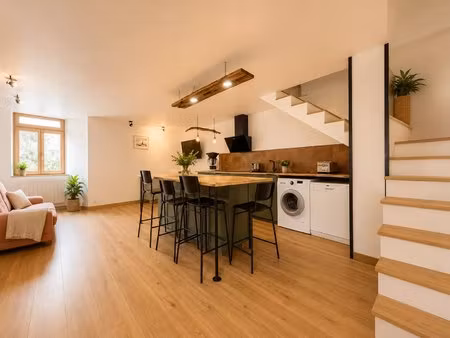 exclusivité – appartement t2 rénové au centre-ville de régusse