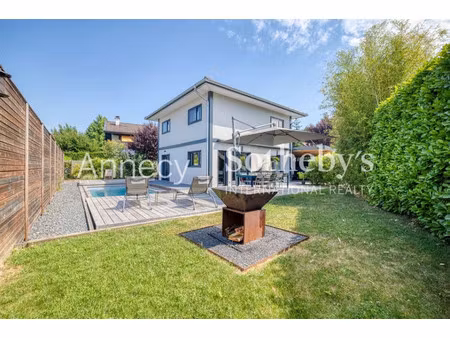 maison de luxe à vendre dans le quartier glaisins