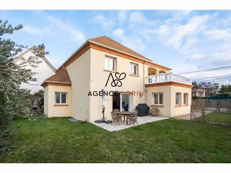 maison de luxe à vendre dans le quartier berteaux fermettes