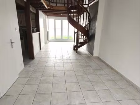 audincourt-t2 bis rénové avec terrasse  vue sur le doubs et garage