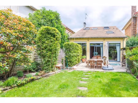maison de luxe à vendre dans le quartier bruyères-acacias-fonceaux