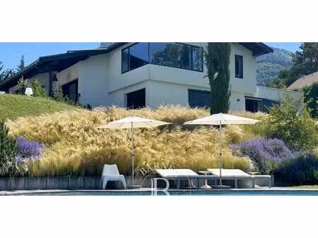 villa avec piscine et terrasse menthon-saint-bernard (74)