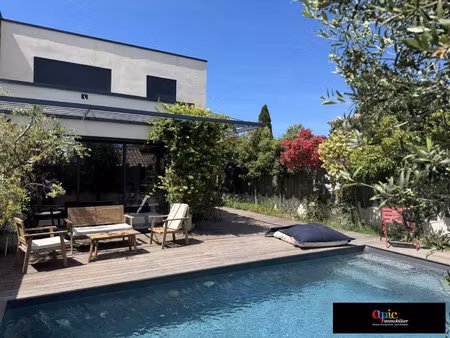 maison contemporaine à vendre dans le quartier centre ville